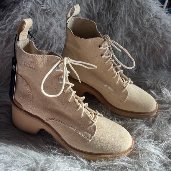 Sorel Hi-Line Heel Lace Boots - Size 8.5 - NWT - Picture 2 of 6